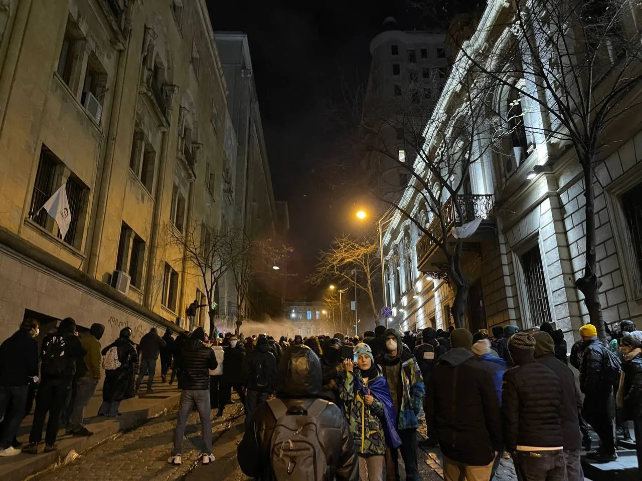 В Тбилиси ситуация обостряется: полиция применяет водометы и слезоточивый газ против активистов, есть пострадавшие. Фото и видео