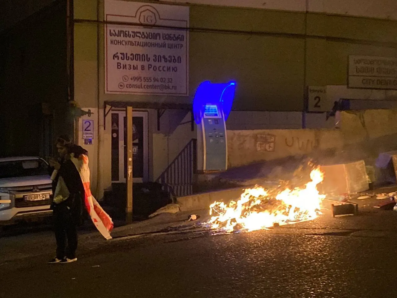 В Тбилиси ситуация обостряется: полиция применяет водометы и слезоточивый газ против активистов, есть пострадавшие. Фото и видео