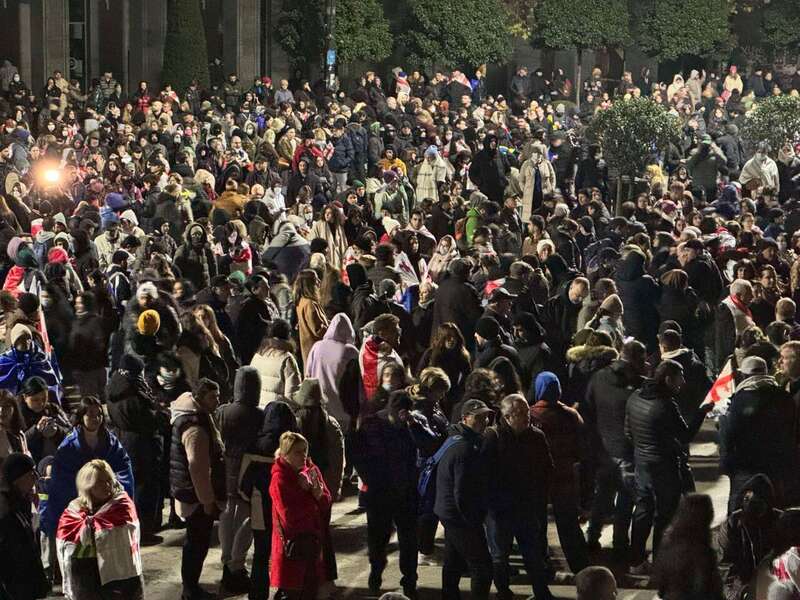 У Грузії рекордна кількість людей вийшла на протести, посли почали йти у відставку: усі деталі. Фото та відео