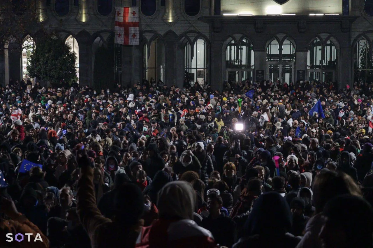 У Грузії рекордна кількість людей вийшла на протести, посли почали йти у відставку: усі деталі. Фото та відео