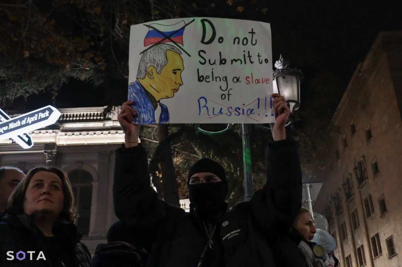 У Грузії рекордна кількість людей вийшла на протести, посли почали йти у відставку: усі деталі. Фото та відео