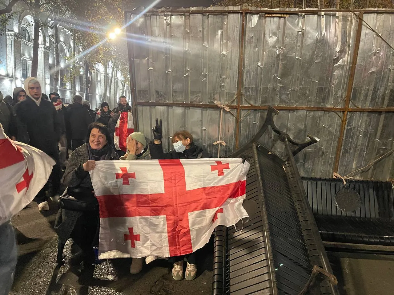 У Грузії рекордна кількість людей вийшла на протести, посли почали йти у відставку: усі деталі. Фото та відео