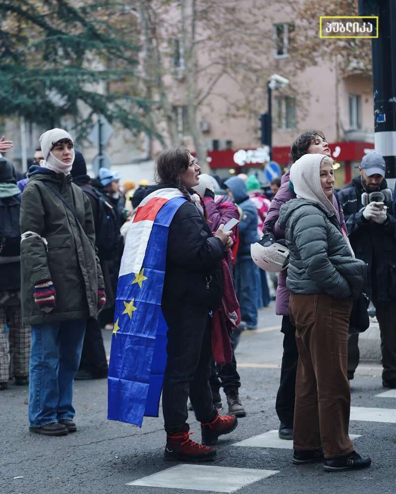 У Грузії люди знову вийшли на протести після нічного розгону. Фото та відео dqxikeidqxidqeant