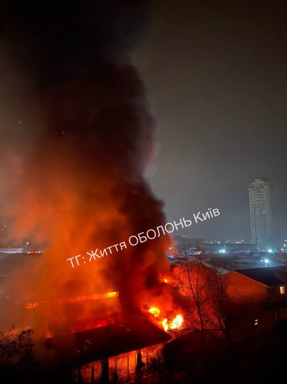 У Києві загорівся ринок, пожежа не пов’язана з атакою РФ, – Кличко
