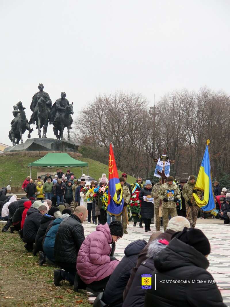 Ему навсегда будет 36: на Днепропетровщине попрощались с воином, который погиб в боях на Курщине. Фото