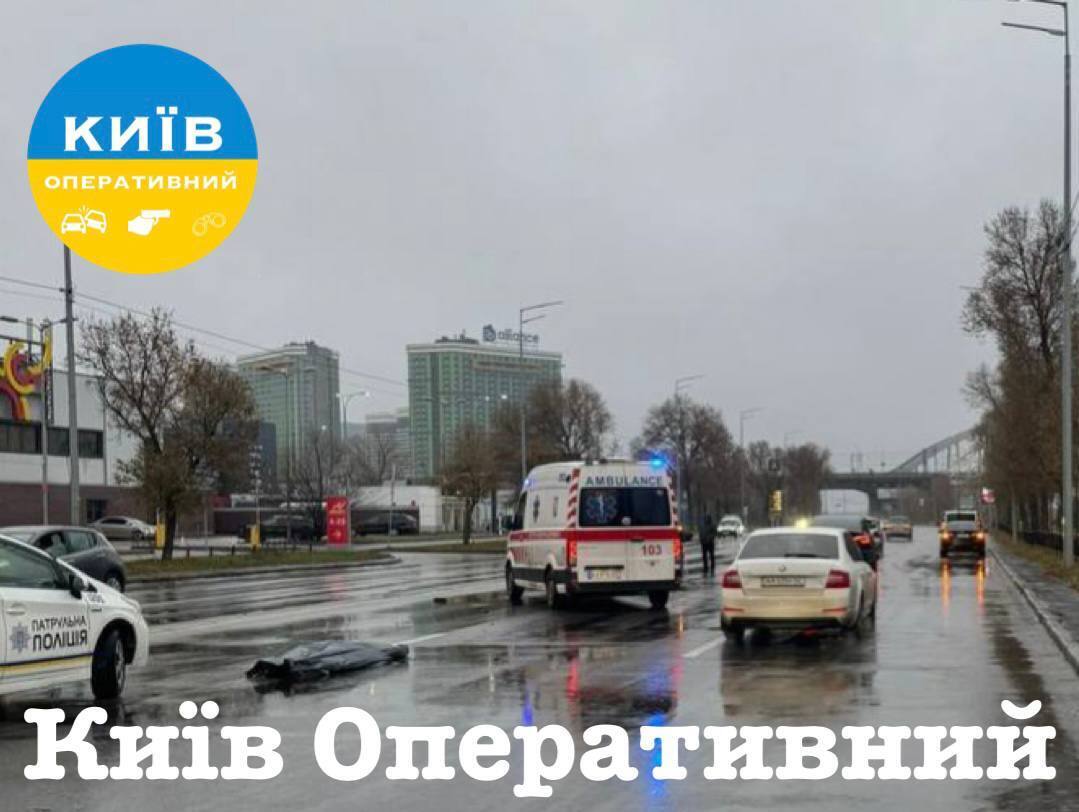 У Києві на Дніпровській набережній легковик на переході збив на смерть жінку. Подробиці та фото dqxikeidqxidqeant
