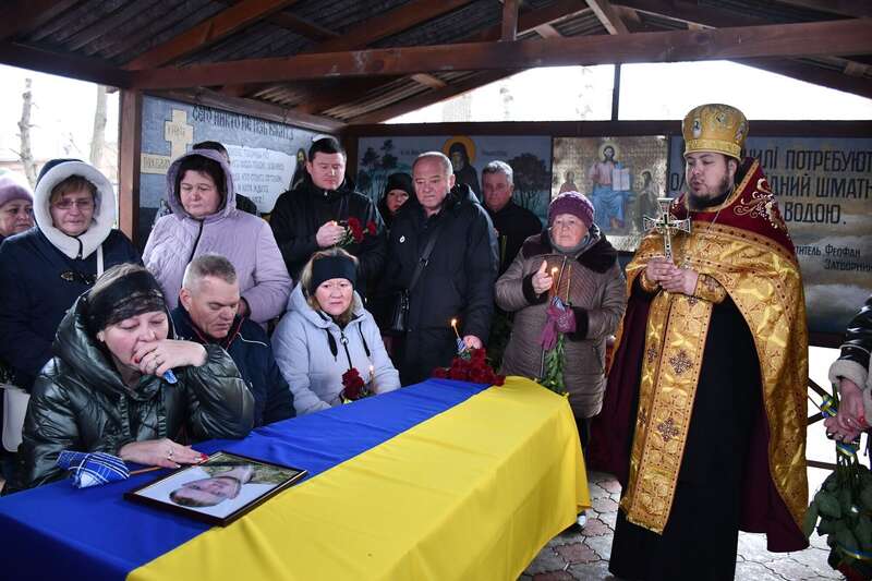 Йому назавжди буде 24: на Дніпропетровщині попрощалися з воїном, який загинув у боях за Україну. Фото dqxikeidqxidqeant