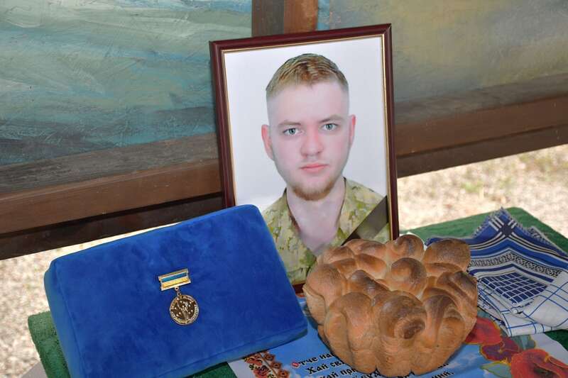 Йому назавжди буде 24: на Дніпропетровщині попрощалися з воїном, який загинув у боях за Україну. Фото