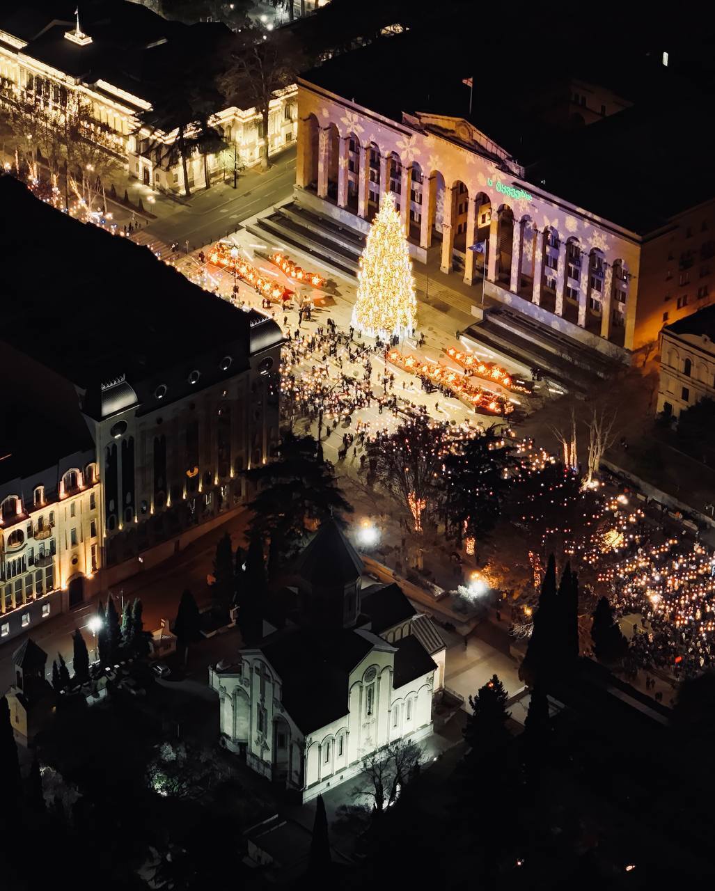 У столиці Грузії тривають протести проти правлячої партії: до акції студентів приєднались викладачі вишів. Відео
