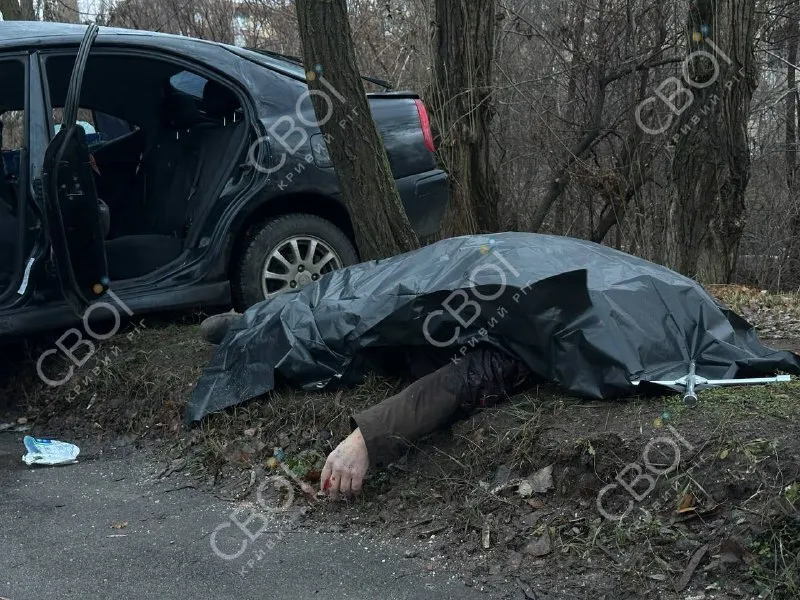 В Кривом Роге авто влетело в автобус, а тот протаранил столб: есть жертва и пострадавший. Фото и видео dqxikeidqxiuuant