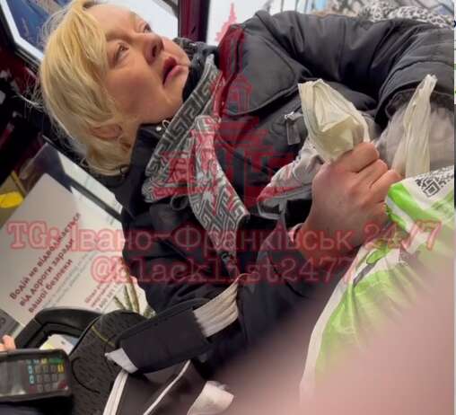 В Івано-Франківську жінка в автобусі прославляла Путіна і називала українців dqxikeidqxidqrant