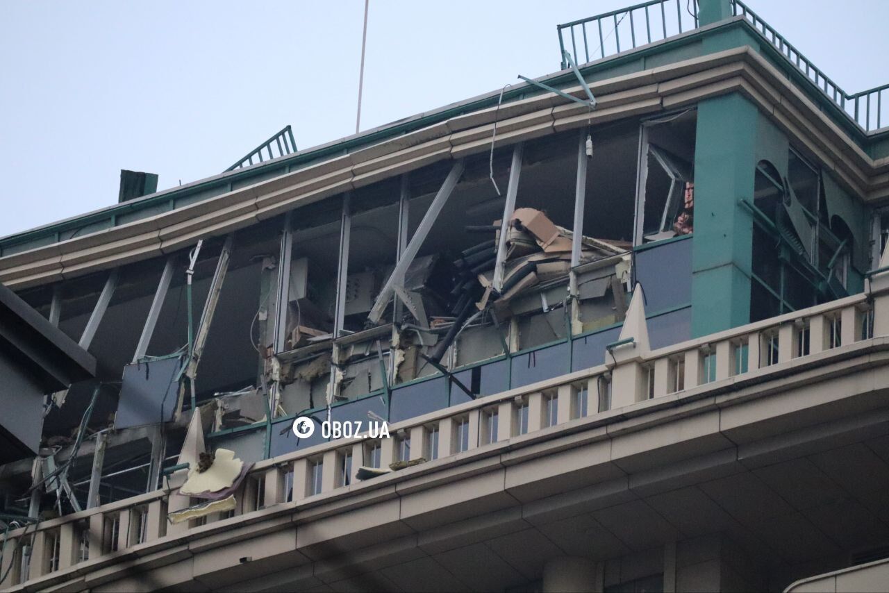 Поврежденные здания и выбитые окна: последствия российского обстрела Киева в Голосеевском районе. Фоторепортаж и видео