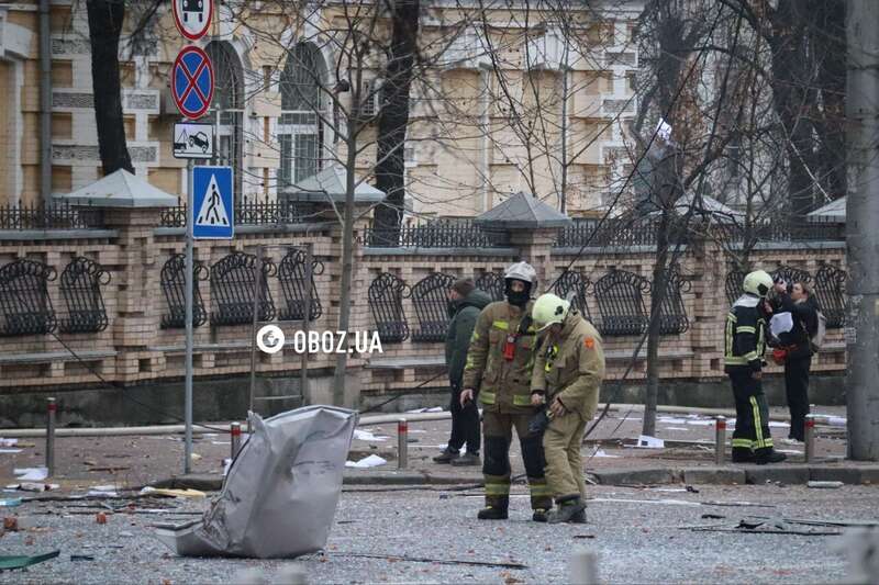 Пошкоджені будівлі та вибиті вікна: наслідки російського обстрілу Києва у Голосіївському районі. Фоторепортаж та відео