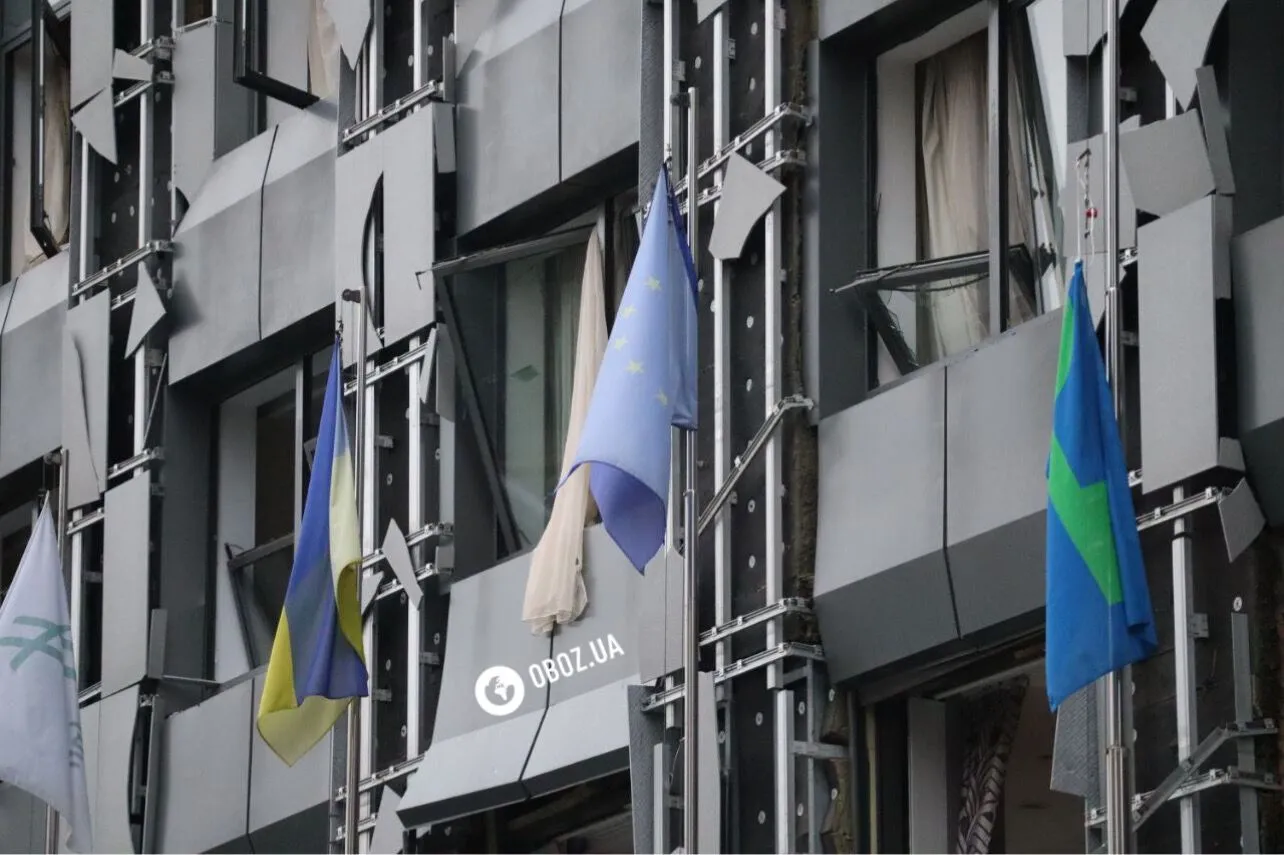 Пошкоджені будівлі та вибиті вікна: наслідки російського обстрілу Києва у Голосіївському районі. Фоторепортаж та відео