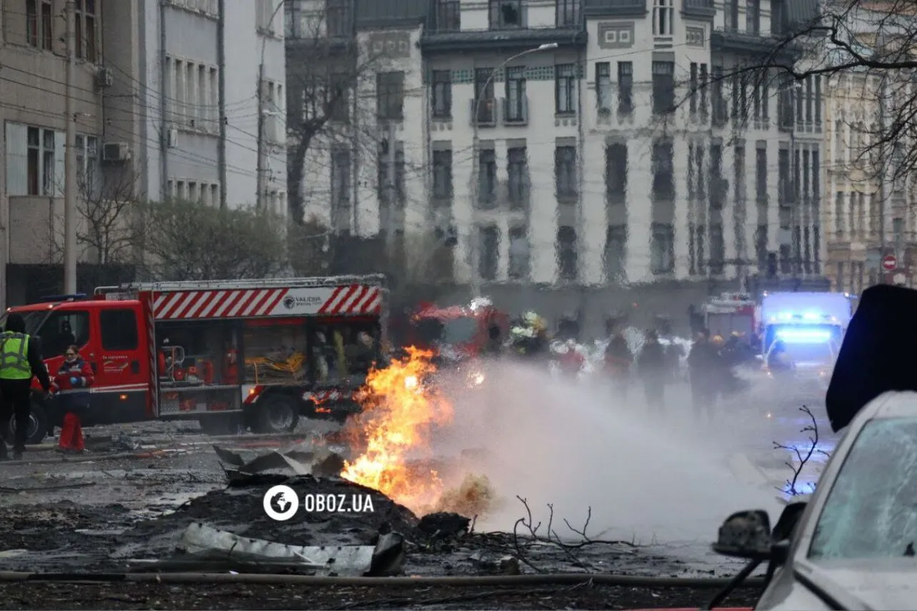 Пошкоджені будівлі та вибиті вікна: наслідки російського обстрілу Києва у Голосіївському районі. Фоторепортаж та відео