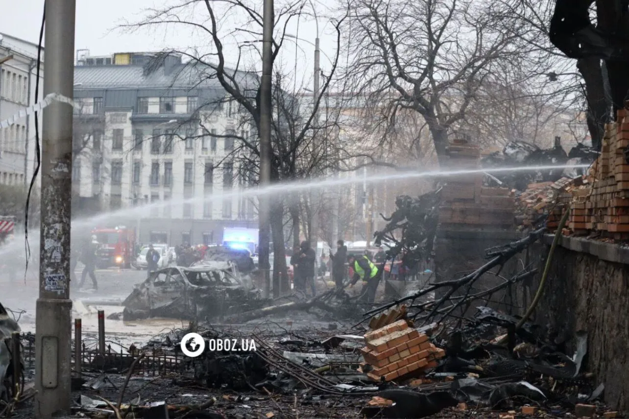 Пошкоджені будівлі та вибиті вікна: наслідки російського обстрілу Києва у Голосіївському районі. Фоторепортаж та відео