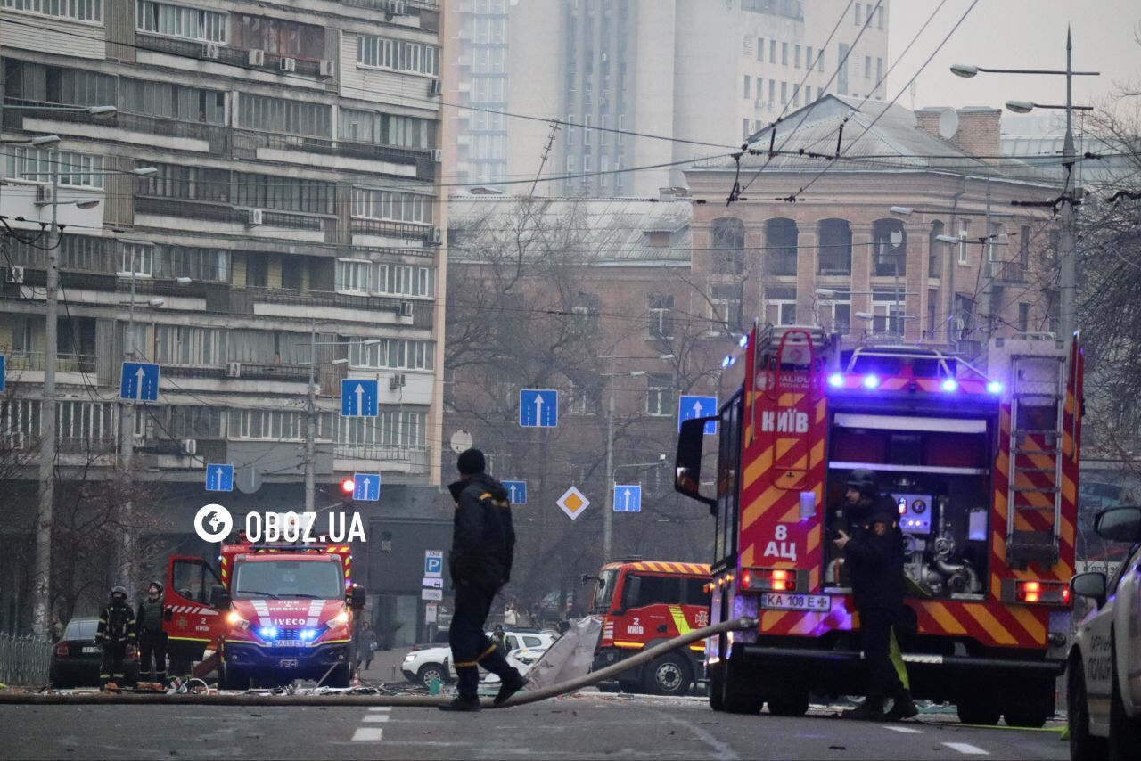 Пошкоджені будівлі та вибиті вікна: наслідки російського обстрілу Києва у Голосіївському районі. Фоторепортаж та відео