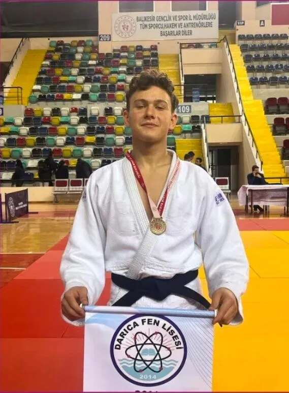 На гірськолижному курорті в Туреччині зійшла лавина: є жертва та постраждалі. Фото і відео dqxikeidqxidqrant