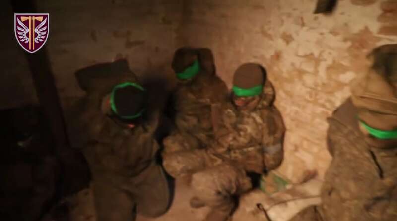 Without a single shot: Ukrainian paratroopers captured 11 occupiers. Video  dqxikeidqxiuuant