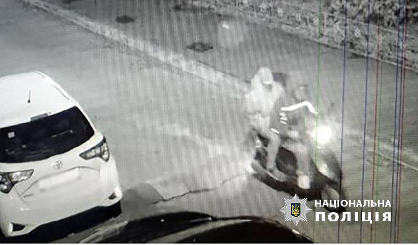 На замовлення ворога підпалювали авто ЗСУ: у Києві затримали двох зловмисників. Фото та подробиці