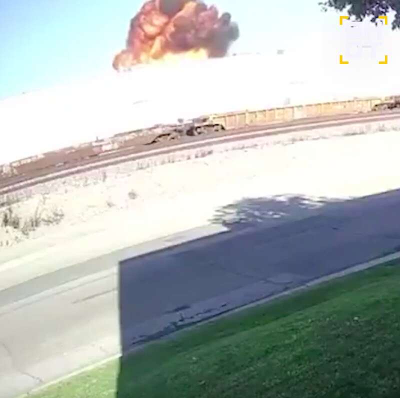 У Каліфорнії літак врізався у будівлю: двоє загиблих та багато постраждалих. Відео dqxikeidqxiqduant