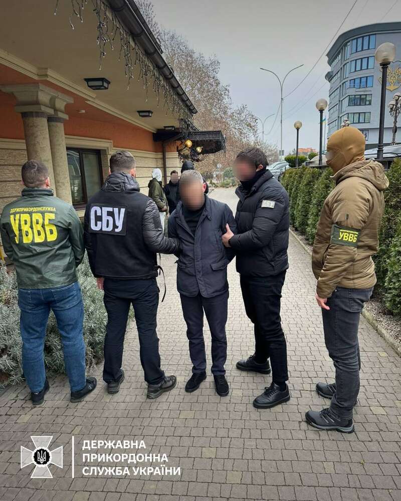 Прокладывал маршрут в Венгрию: на Закарпатье раскрыли пограничника, который помогал мужчинам уехать из Украины. Фото dqxikeidqxidqrant