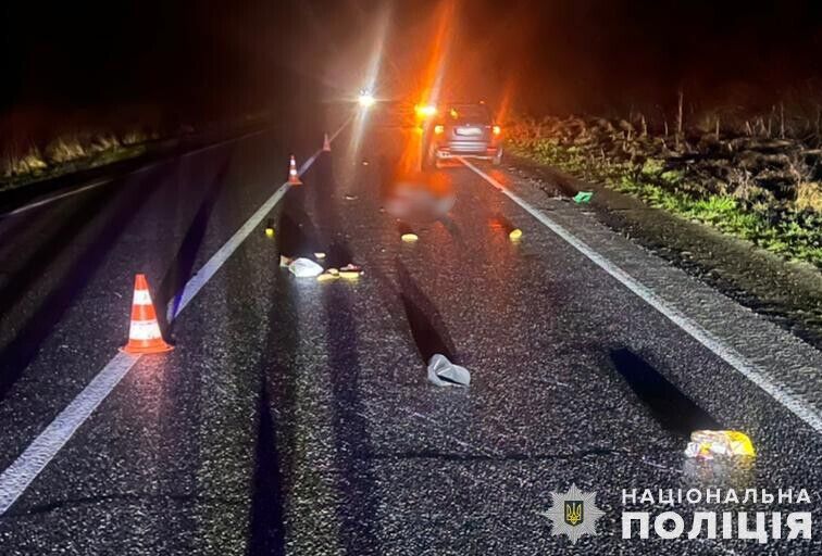 Переехали две машины: на Львовщине в страшном ДТП погиб пешеход. Фото