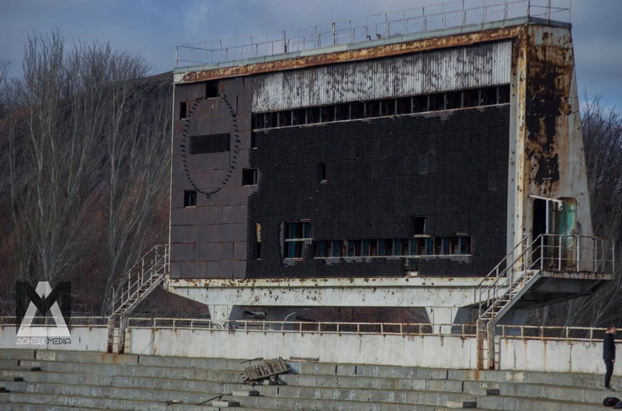 Окупанти в Донецьку перетворили стадіон