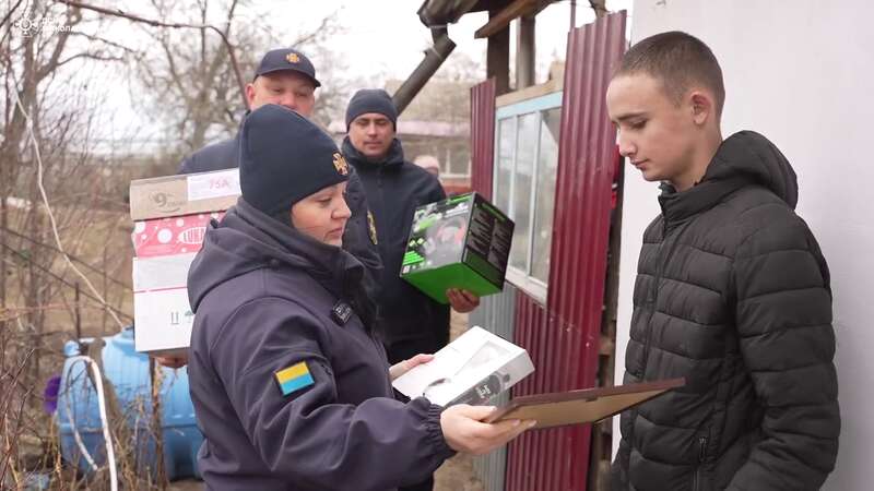 Наощупь вынес на руках: на Николаевщине 16-летний парень спас младшего брата на пожаре. Видео