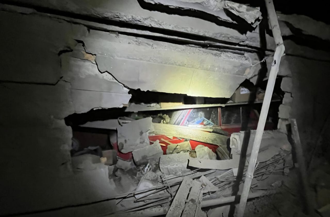 Войска России обстреляли Никополь из РСЗО: погибла женщина, есть раненый и значительные разрушения. Фото