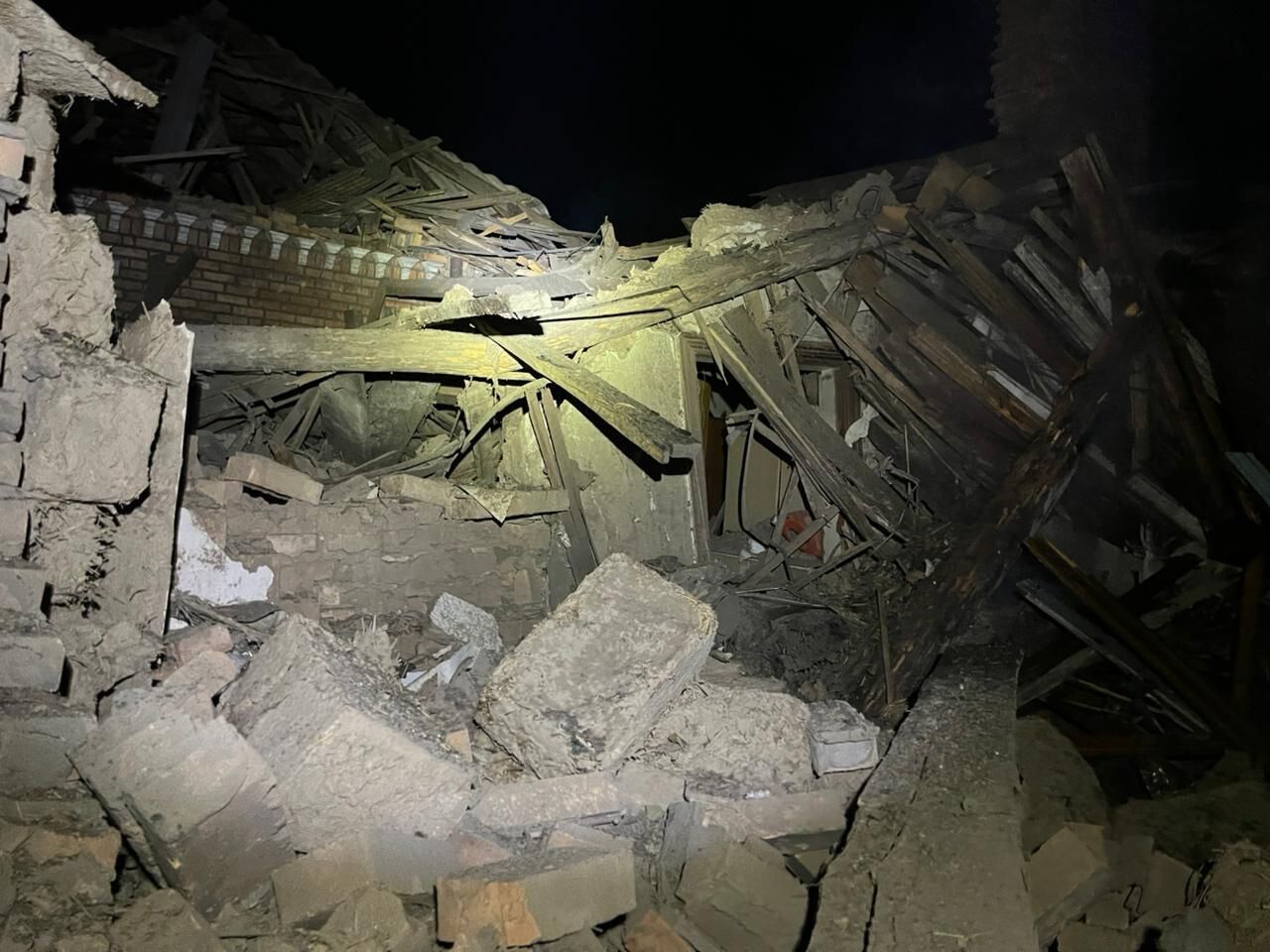 Russian troops shelled Nikopol with MLRS: a woman died, one person injured, significant destruction. Photo dqxikeidqxidqeant