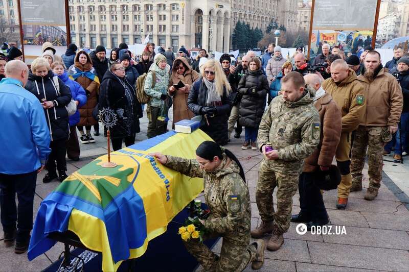 У Києві на Майдані попрощалися із воєнним фотографом і оператором Русланом Ганущаком. Фото та відео