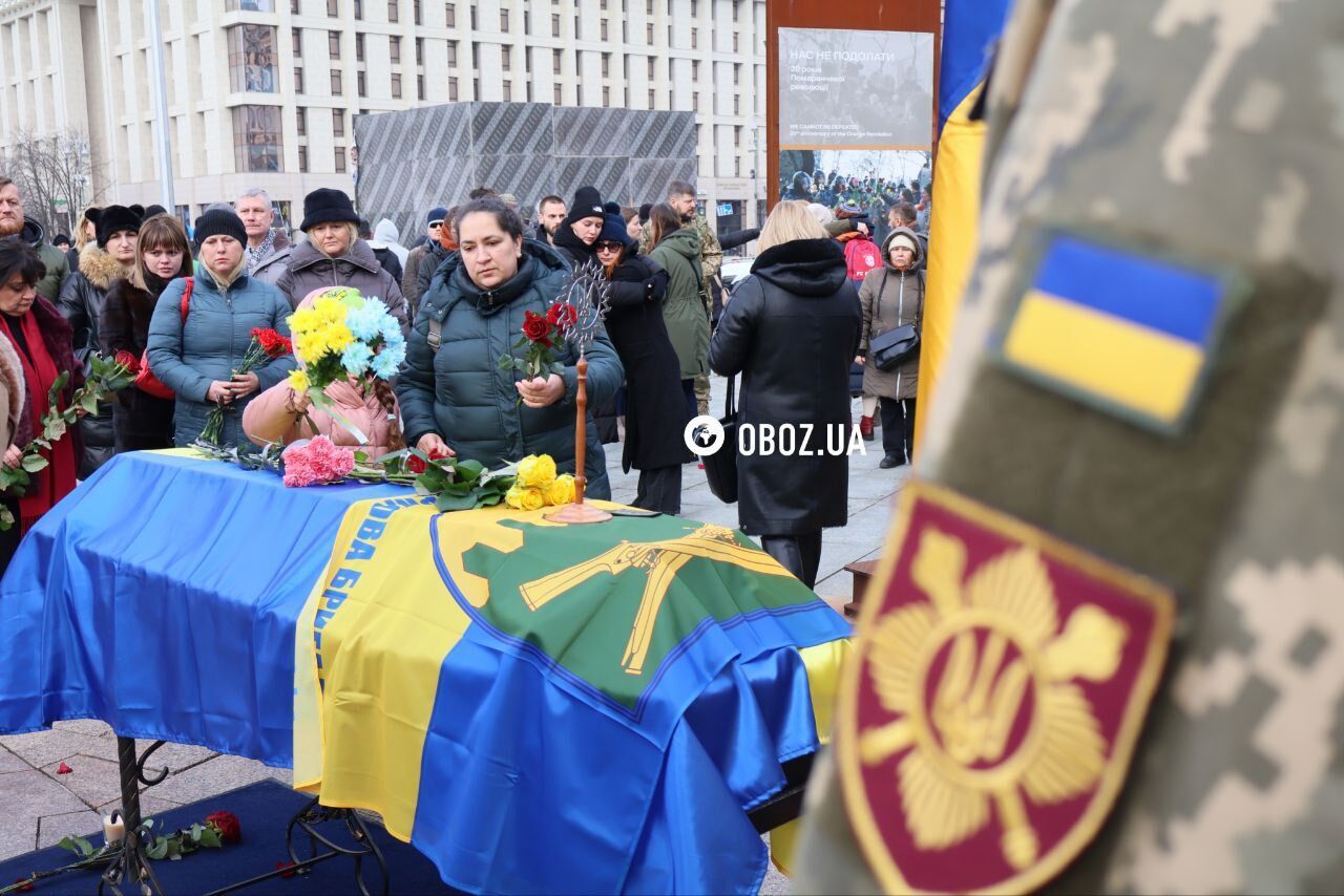 У Києві на Майдані попрощалися із воєнним фотографом і оператором Русланом Ганущаком. Фото та відео