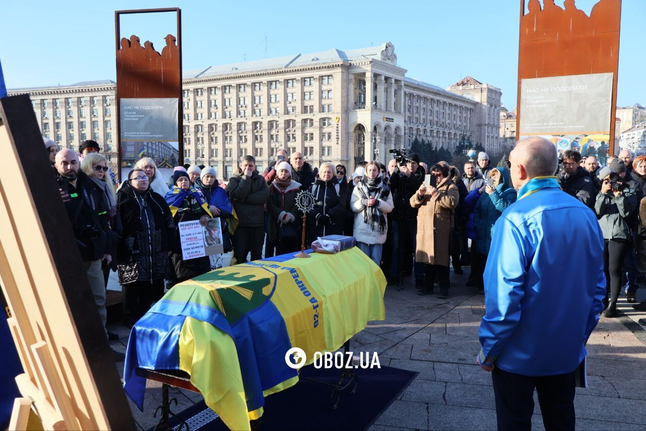 У Києві на Майдані попрощалися із воєнним фотографом і оператором Русланом Ганущаком. Фото та відео