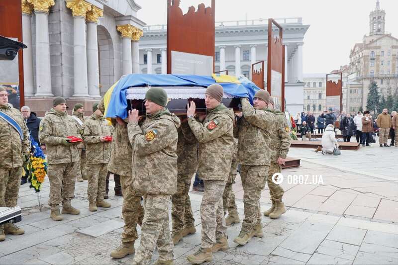 У Києві на Майдані попрощалися із воєнним фотографом і оператором Русланом Ганущаком. Фото та відео