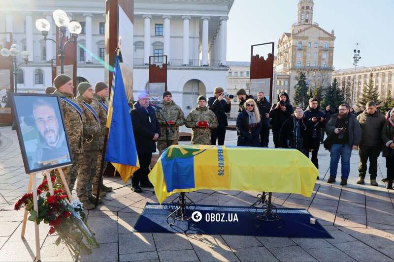 У Києві на Майдані попрощалися із воєнним фотографом і оператором Русланом Ганущаком. Фото та відео dqxikeidqxidqrant