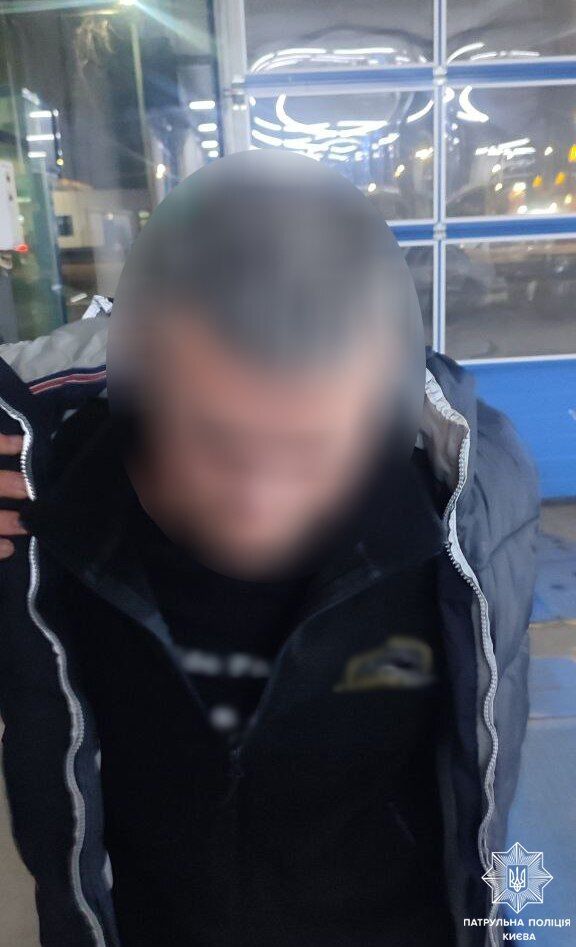 У Києві на СТО чоловік стріляв з автомата і намагався втекти: його затримали. Фото dqxikeidqxidqrant