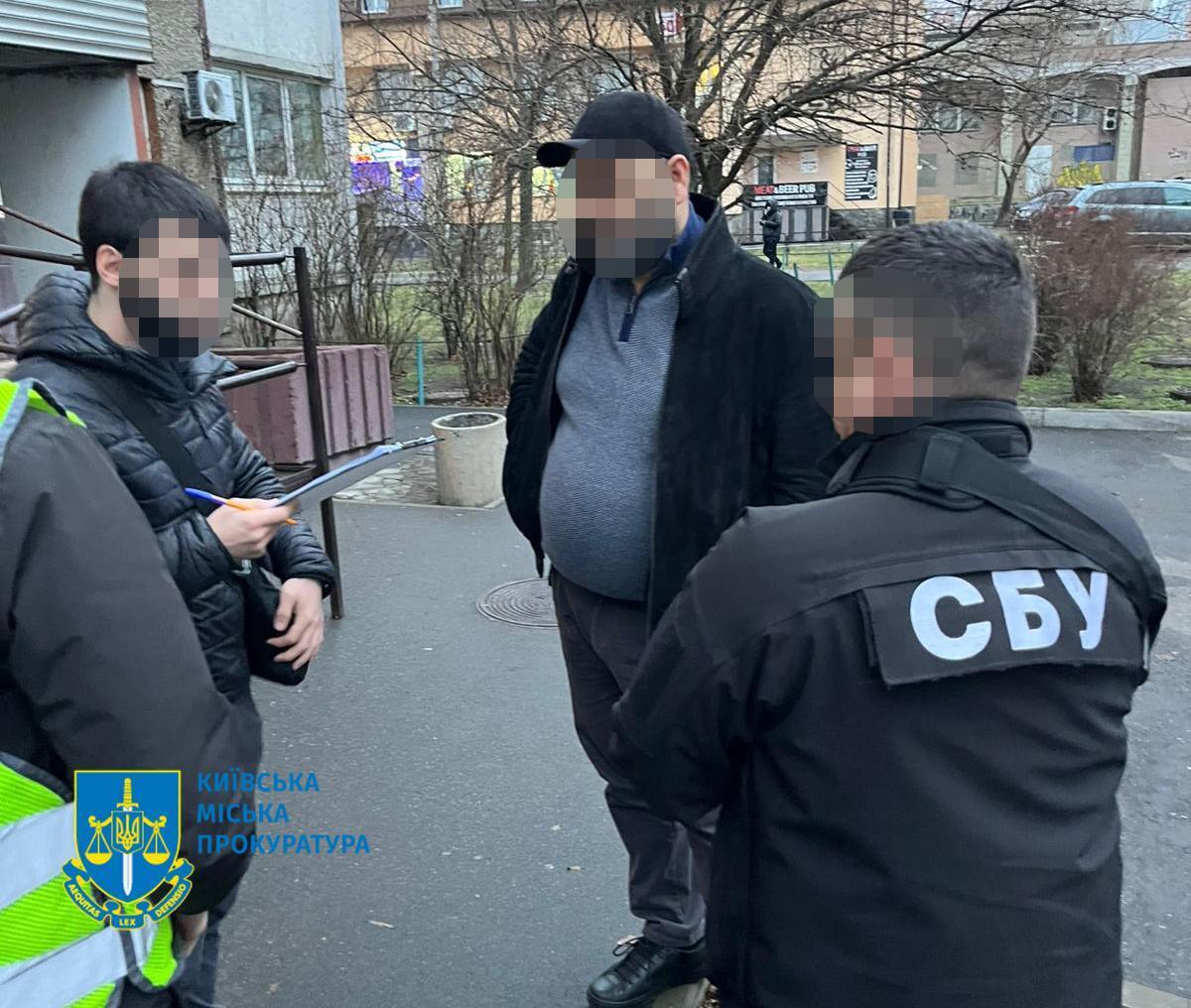 Фіктивний шлюб: поліцейські Києва викрили нелегальну схему легалізації іноземців у країні. Фото та відео