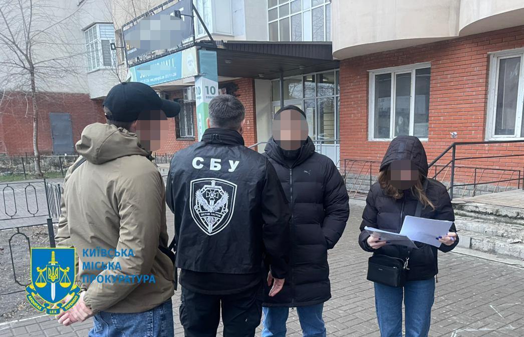 Фіктивний шлюб: поліцейські Києва викрили нелегальну схему легалізації іноземців у країні. Фото та відео