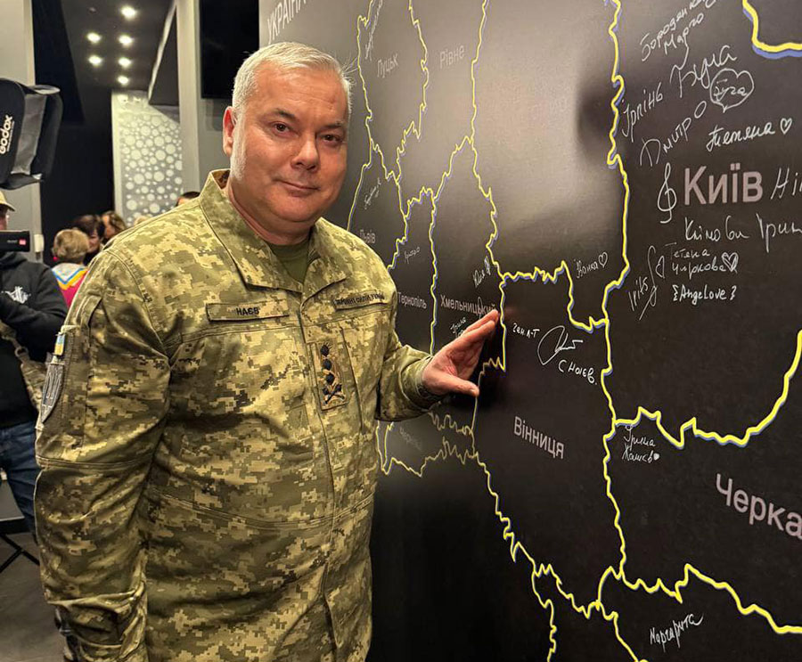 Генерал-лейтенант Сергей Наев вылетел из обоймы топвоеначальников после смены Главнокомандующего ВСУ Валерия Залужного. Это произошло 11 февраля 2024 года