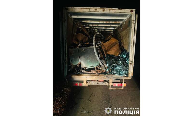 Раскрадали аэропорт и торговали оружием: полиция задержала преступную группировку в Чернигове dqxikeidqxiuuant