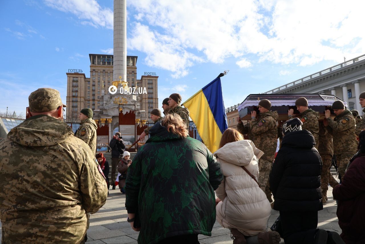 У Києві на Майдані попрощалися із польським добровольцем Філіпом Антосяком. Фото та відео