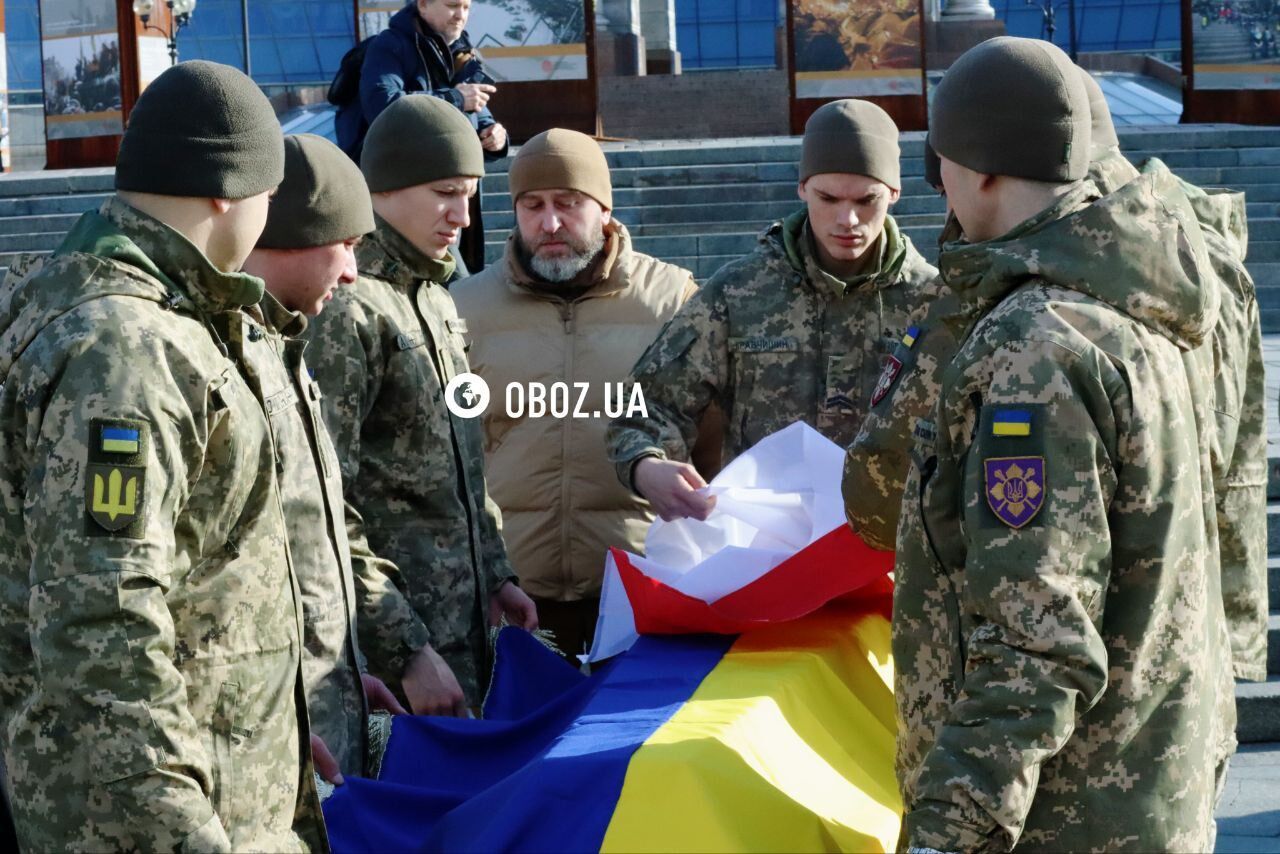 В Киеве на Майдане попрощались с польским добровольцем Филипом Антосяком. Фото и видео