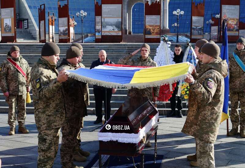 В Киеве на Майдане попрощались с польским добровольцем Филипом Антосяком. Фото и видео