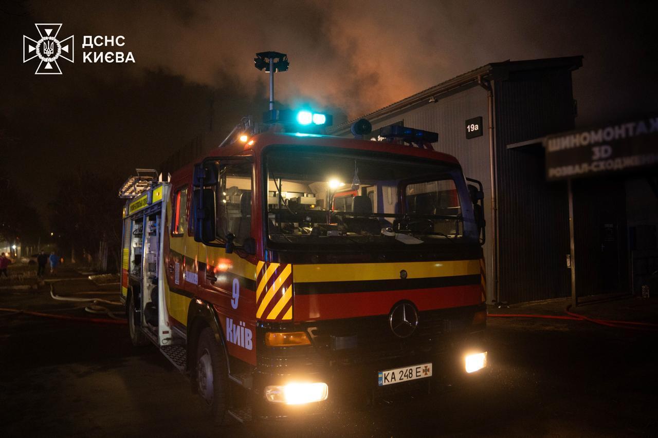 У Києві сталась масштабна пожежа на СТО. Подробиці та фото dqxikeidqxieeant