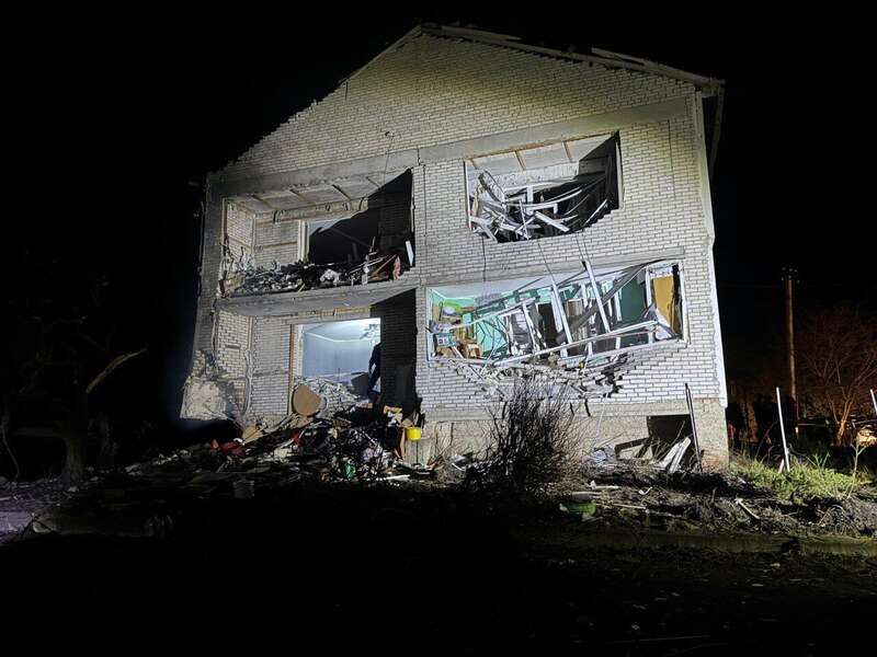 Russia once again struck the Sumy region, damaged buildings – photo
 dqxikeidqxidqrant