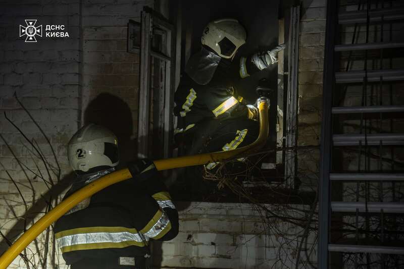 У центрі Києва сталася пожежа, є загиблий. Подробиці трагедії, фото та відео