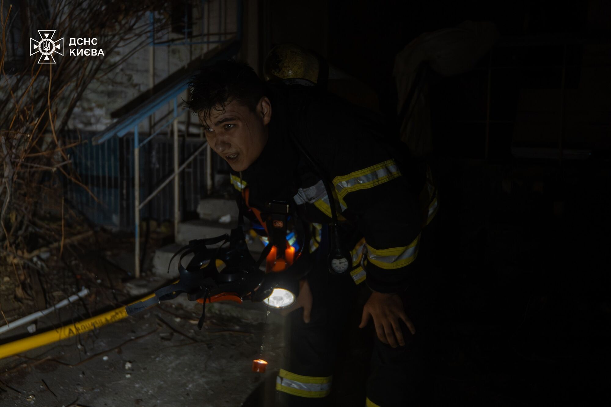 В центре Киева произошел пожар, есть погибший. Подробности трагедии, фото и видео