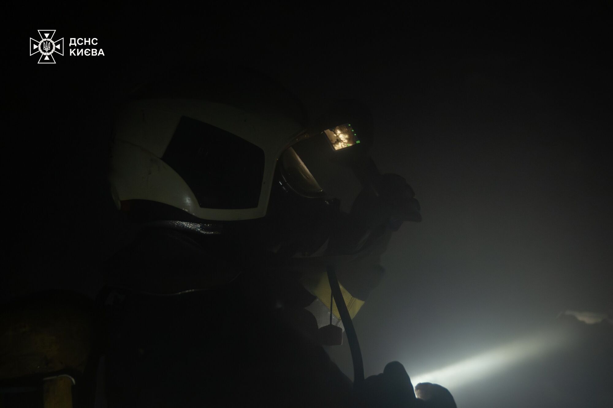 У центрі Києва сталася пожежа, є загиблий. Подробиці трагедії, фото та відео dqxikeidqxidqrant