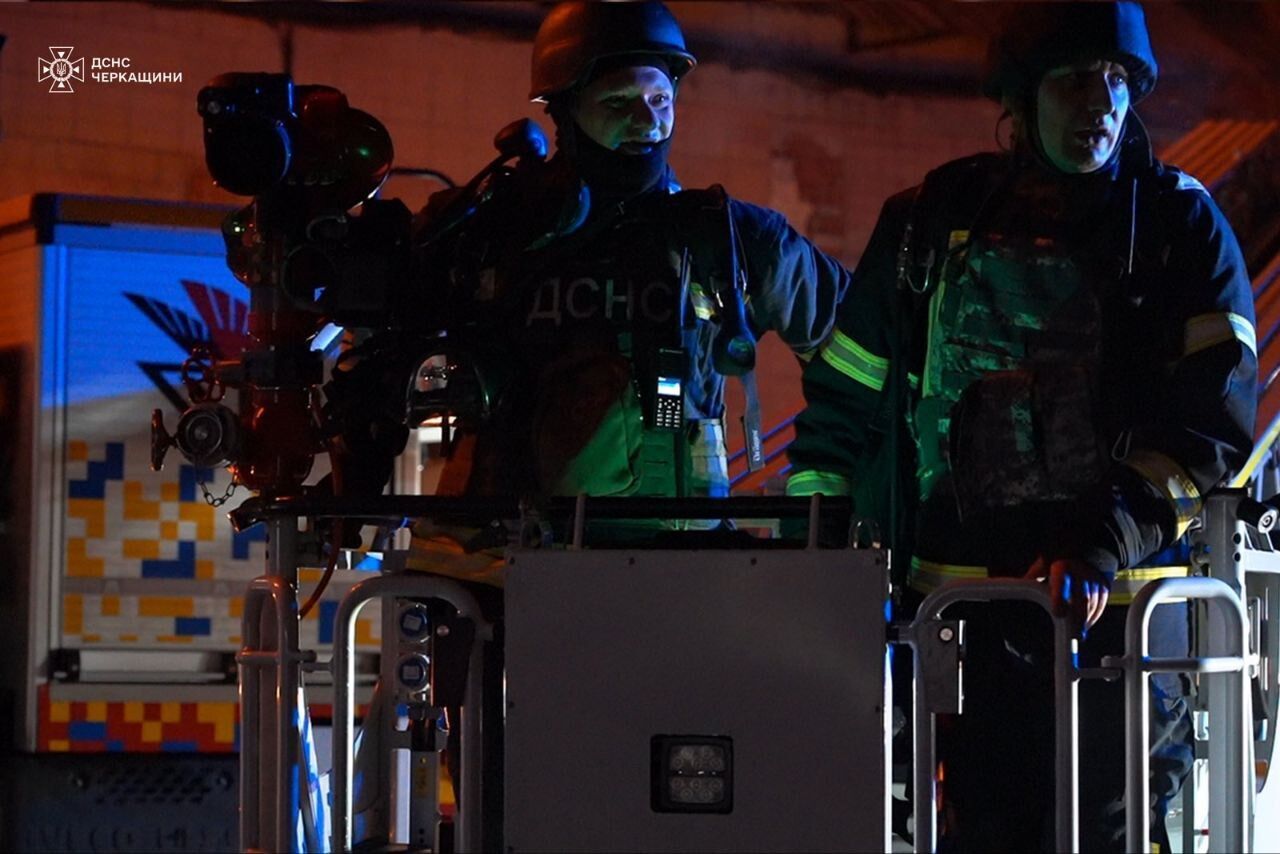 Оккупанты атаковали Черкассы дронами: вспыхнули пожары на территории трех предприятий. Фото